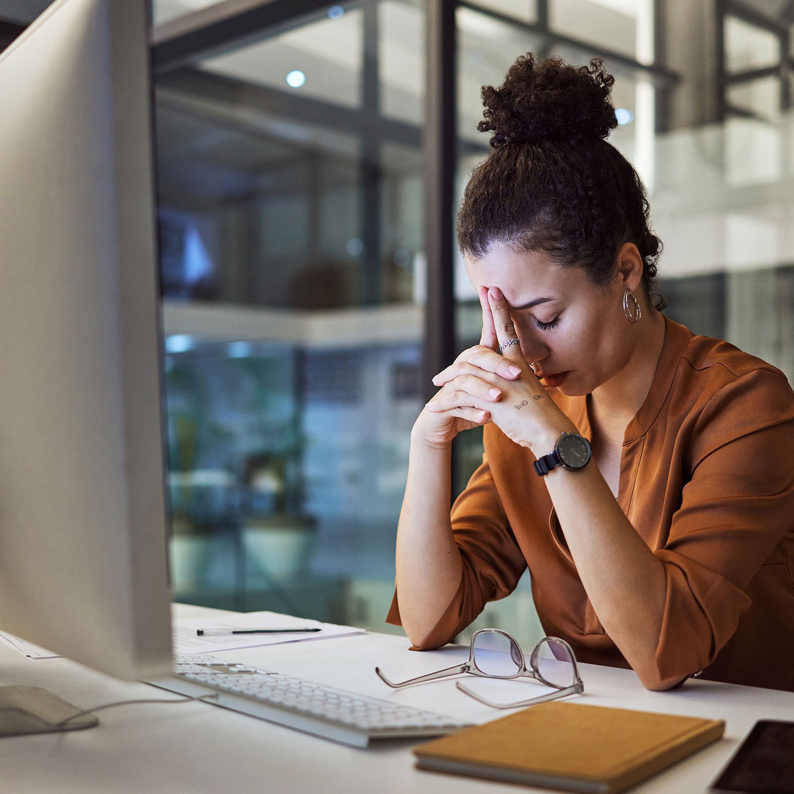 The Double Standard: Why Women Face More Pressure in Corporate Marketing
