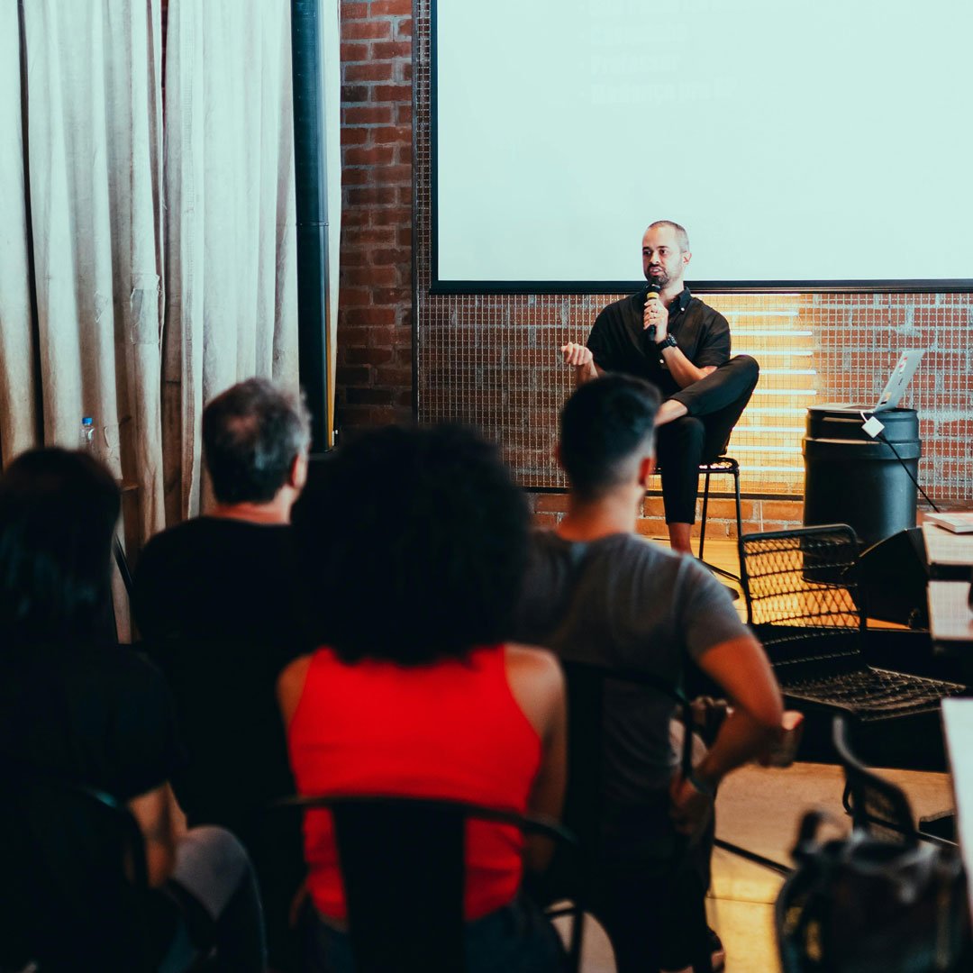 Digital Meets Physical: How to Bridge Online and Offline Experiences